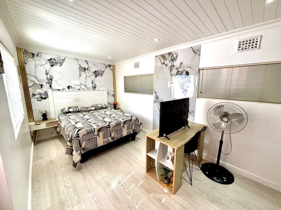 6 Bedroom Property for Sale in Vasco Estate Western Cape